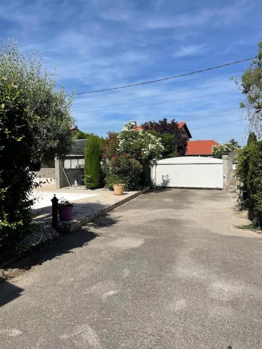 Villa Individuelle - Chassieu Luaran gambar
